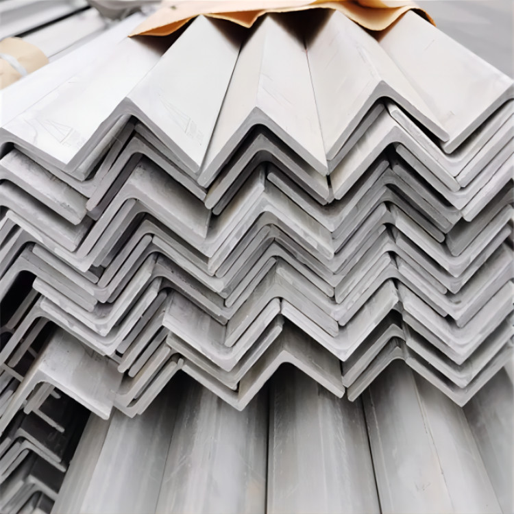 China SS400 - SS500 5 - 12m Hot / Cold Rolled Equal Unequal Galvanized Angle Steel For Building Industry wholesale