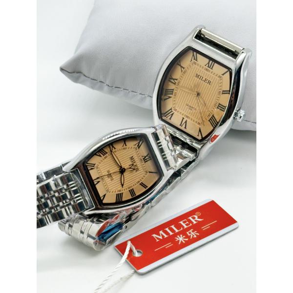 Elegant Analog Quartz Stylish Couple Watch With Stainless Steel Case And Buckle Strap