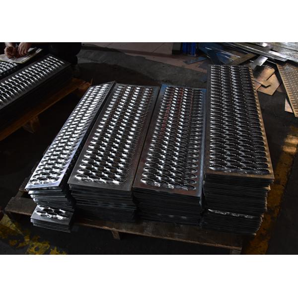 China 850mm Width Checker Plate Sheet Serrated Steel Grating Stair Tread wholesale