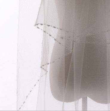Factory direct wholesale bridal veil short double light yarn soft fingertip wedding veil with hair comb