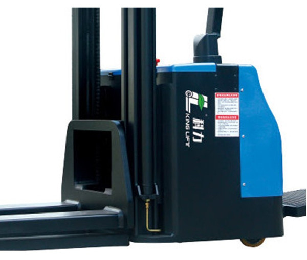 Pedal Operation Electric Stacker Truck 2 Ton High Capacity 4.5m Lifting