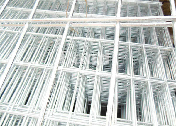 Electric Galvanized Welded Steel Mesh Panels Wires Resist Movement With Square Pattern