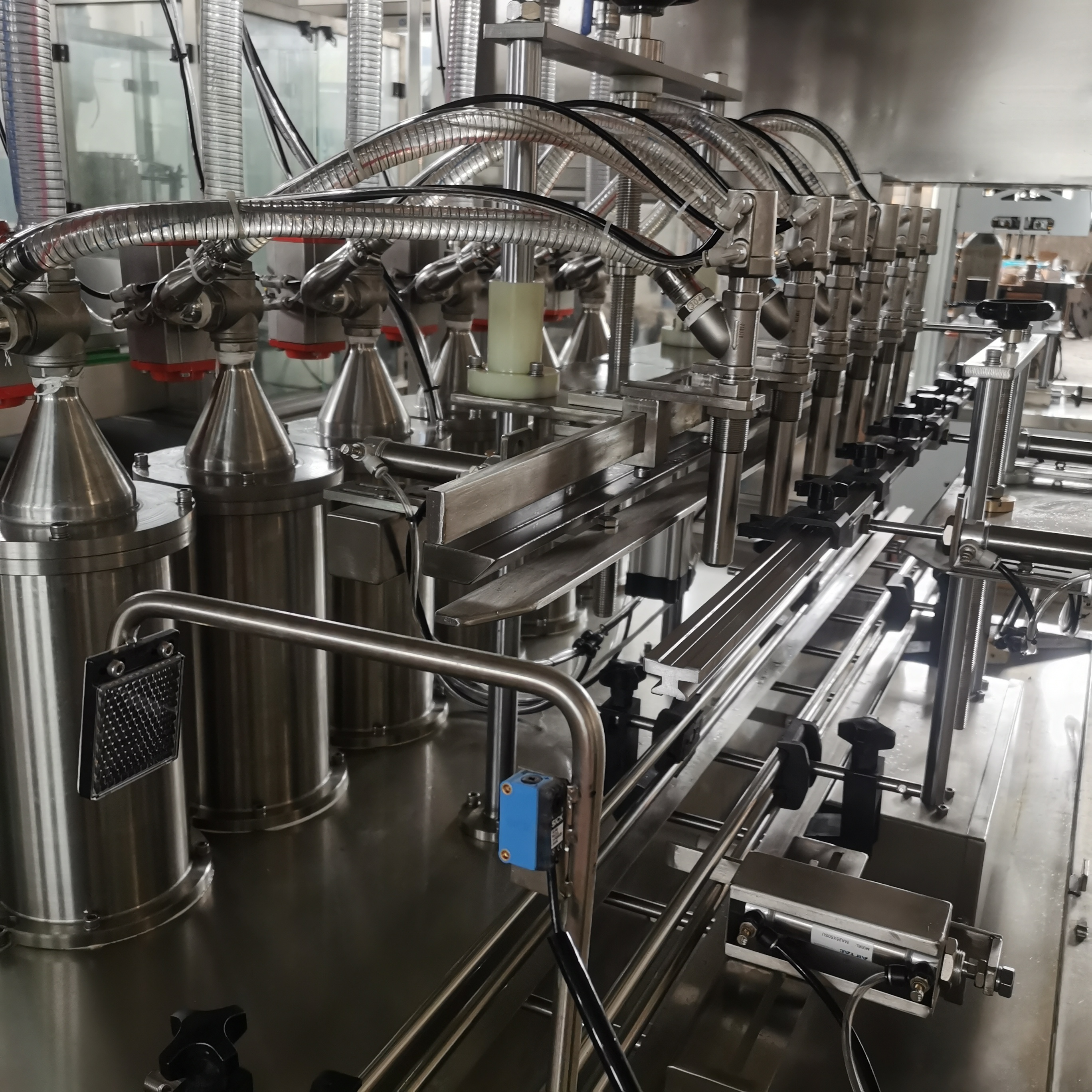 1000KG Automatic Water Filling Machine SUS316L Vacuum Bottle Filler