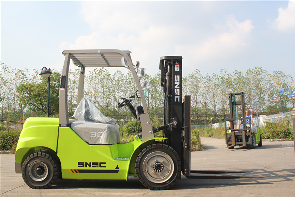 3 Ton SNSC Forklift Lift Trucks 3000kg Diesel Forklift Truck For Sale
