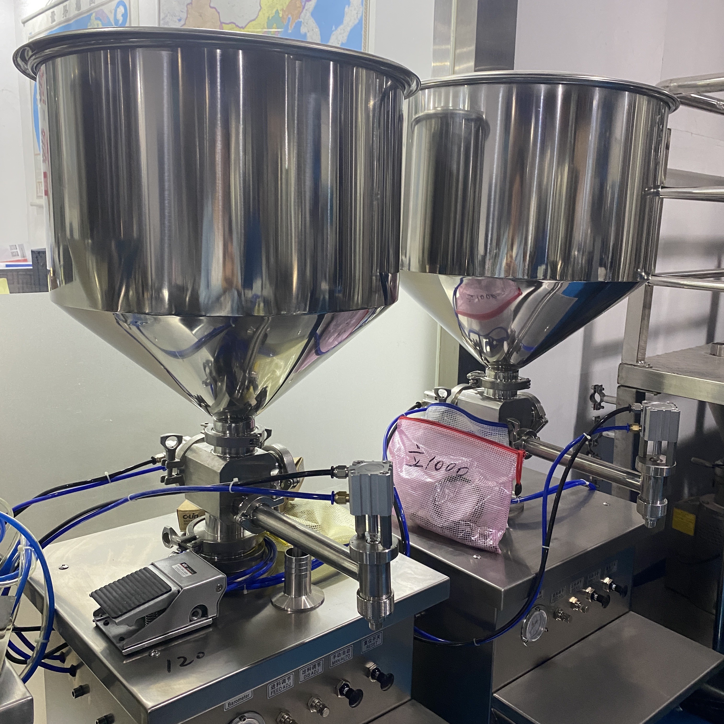 Pneumatic Hand Sanitizer Liquid Filling Machine With 30L Hopper