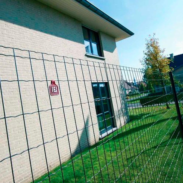 European PVC Coated Welded Wire Mesh Security Fencing Curved 50 X 100mm