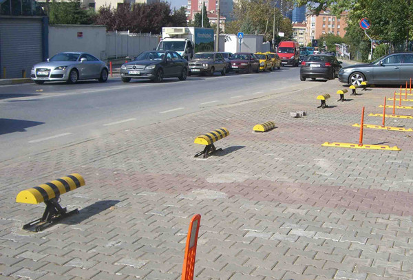 OEM / ODM Parking Space Lock Parking Guidance System With DC12V Battery