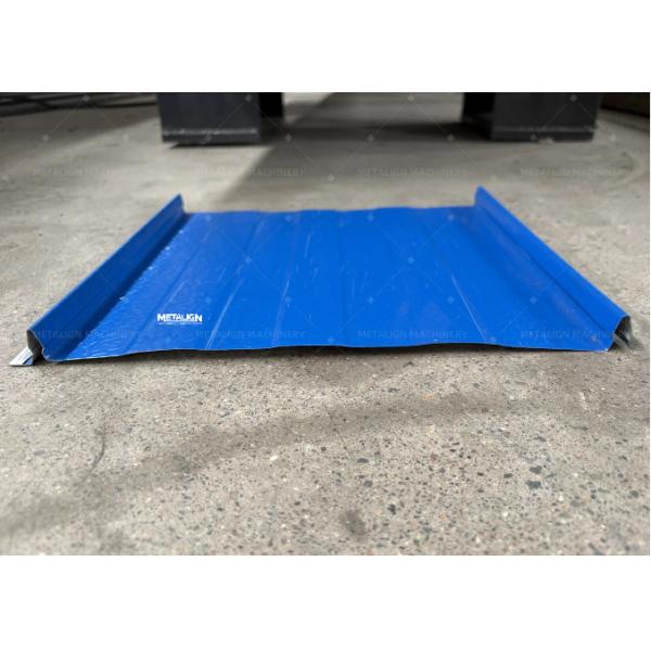 Self Lock Embossed Roofing Roll Forming Machine with 14 Forming Stations and 0.3-0.8mm Material Thickness in 45# Steel