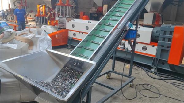 Quality Roto Moulding Plastic Recycling Pelletizing Machine Leftover Material for sale
