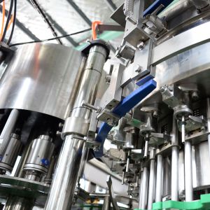 16 Heads 5000bph CSD Filling Machine Juice Bottle Sealing Machine
