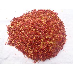 China Dehydrated Crushed Chilli Peppers 5mm Red Chili Flakes 8 Mesh wholesale