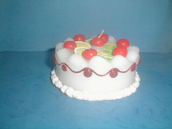 Quality White paraffin beutiful cake candle handmade drawing packed into gift box wrapped by  the silk ribbon for sale