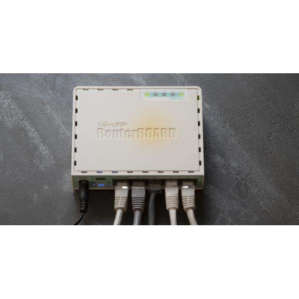 Brand New HEX RB750Gr3 Ethernet Gig New Product with 2.4G Wi-Fi Support for 4G Applications and VoIP