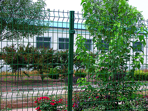 Dutch Post Triangle Bending Welded Wire Mesh Fence