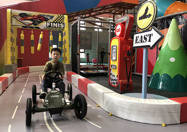 Looping Racing Track for Kids with 2 Race Cars and Lap Counter