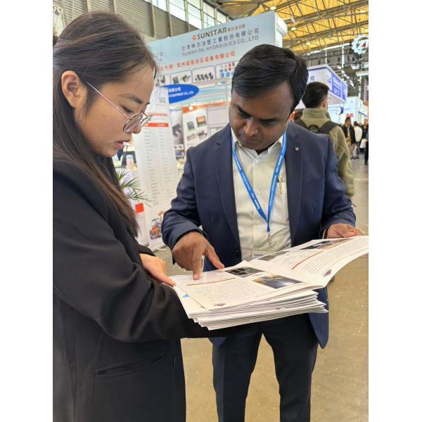 Weather-Resistant Design Solar Powered Camera 5G Video Security Trailer For large-scale factories Monitoring