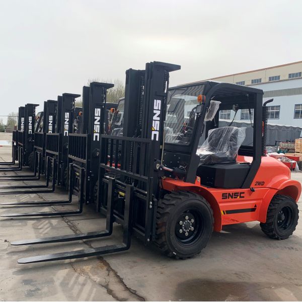 3000kg-5000kg 4wd Rough Terrain Forklift Off Road Forklift Lift Trucks