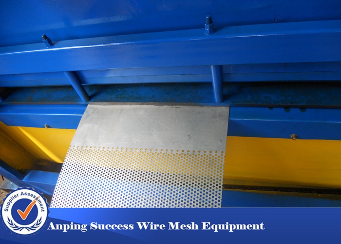 Professional Galvanized Sheet Perforation Machine For Decorative 4800x2500x2150mm