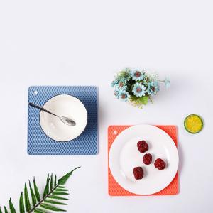 China Heat Resistant Silicone Potholder Non-slip Bowl Pad Mat Glove Honeycomb Mats wholesale