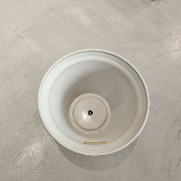 Lightweight Indoor Outdoor Plastic Plant Pots With Drainage Holes