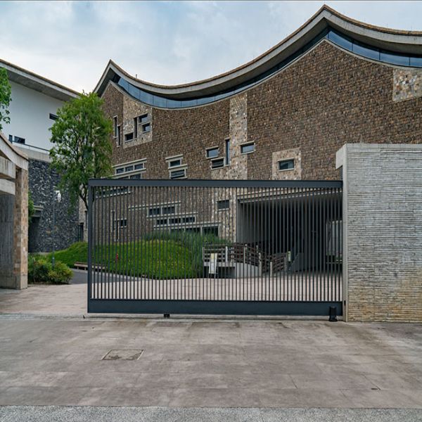 Remote Control AC 110v Gate Opener Electronic 2000kg Gate Mass