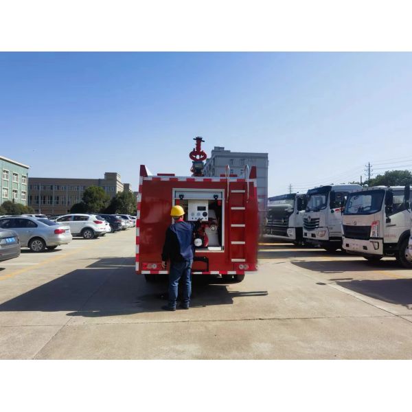 Howo 4x2 10cbm 12cbm Fire Truck Monitors Water Foam Fire Trucks