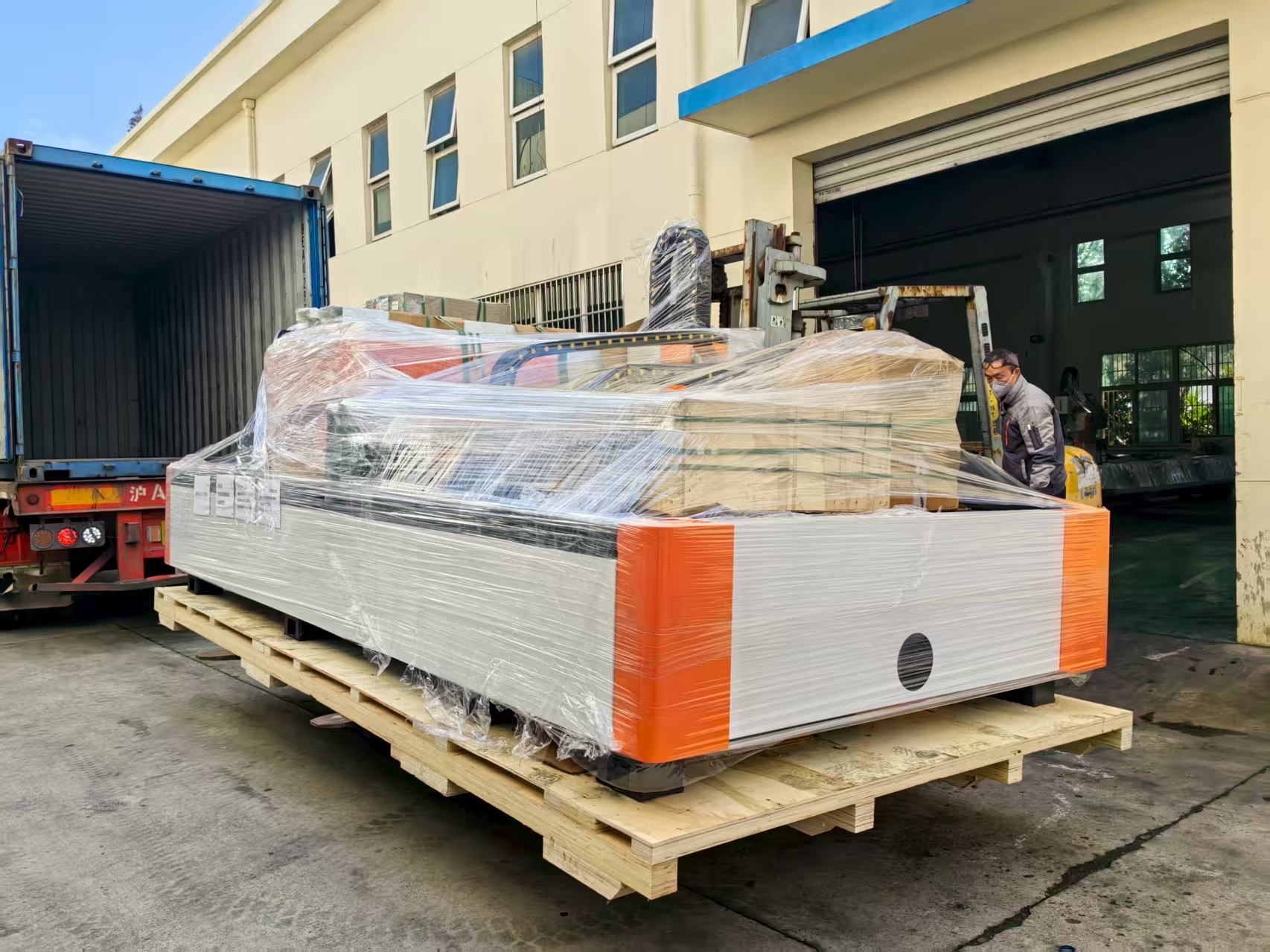 1500x3000mm Gantry CNC Fiber Laser Cutting Machine for Metal