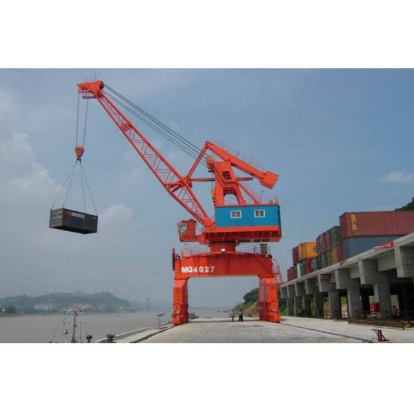 Pedestal Mounted Port Container Crane High Efficiency For Container Lifting Yard
