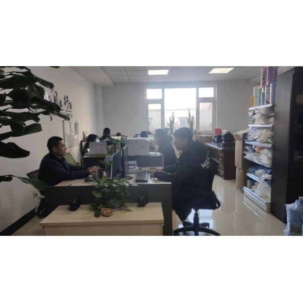 OEM Disposable Protective Suit Farming Agriculture PP Disposable Coverall