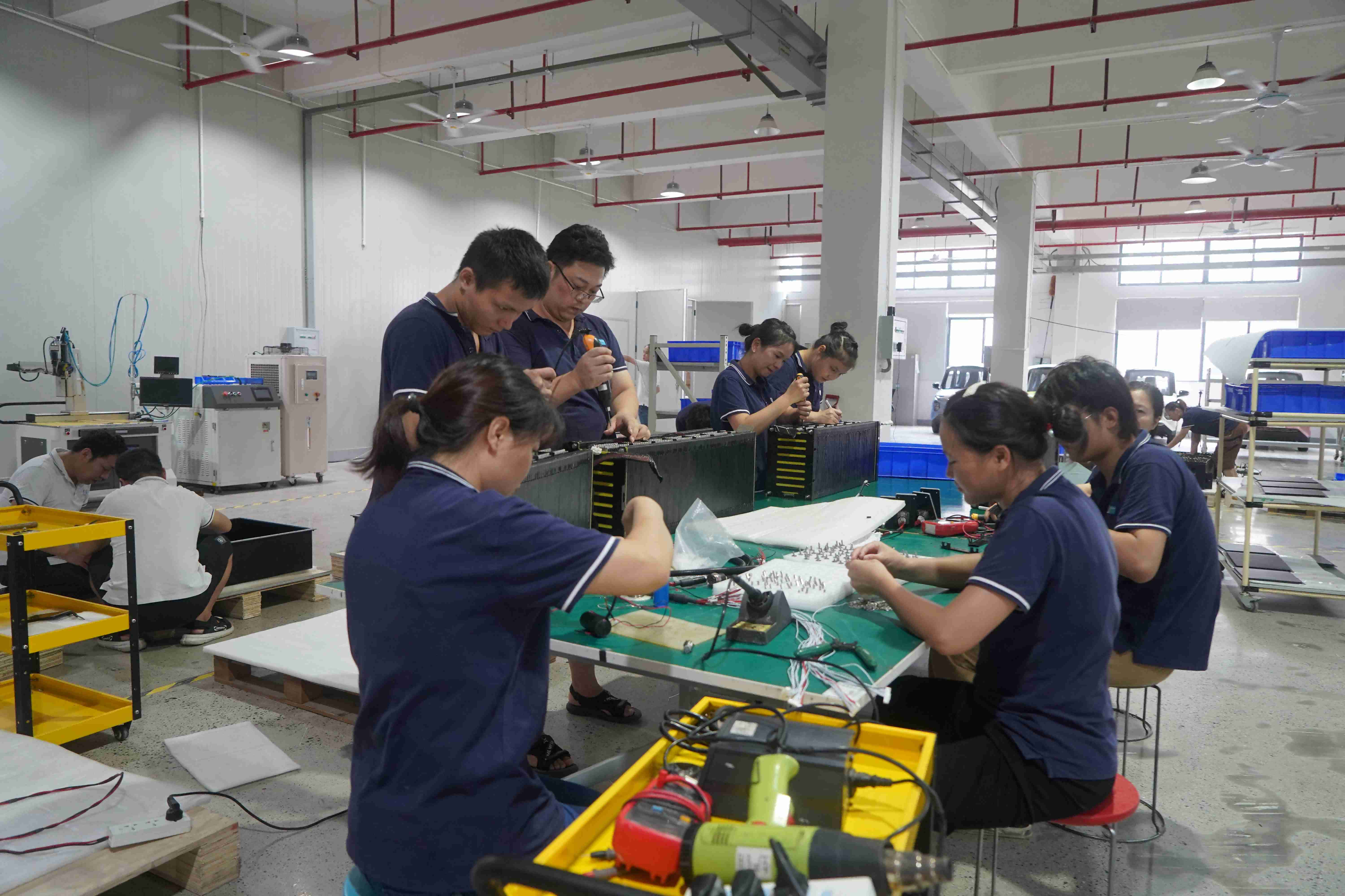 HNPE 51.2V 100Ah 5KW Prismatic Lithium Ion Lifepo4 Battery Boxes Stainless Steel Rack for Energy Storage for Home Use