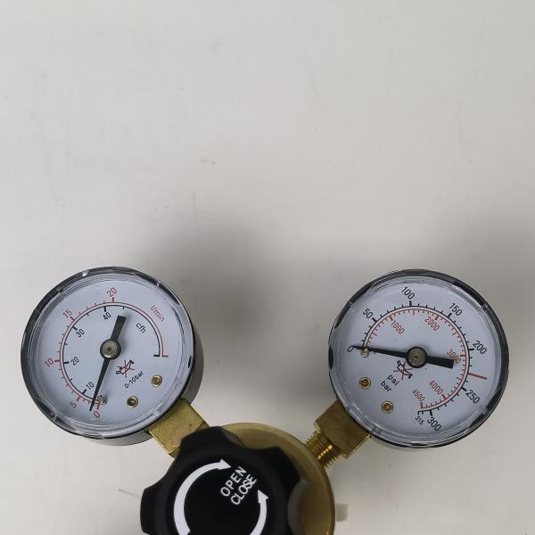 Customized Support OBM Argon/CO2 Gas Regulator for Welding and Cutting Dual Gauges