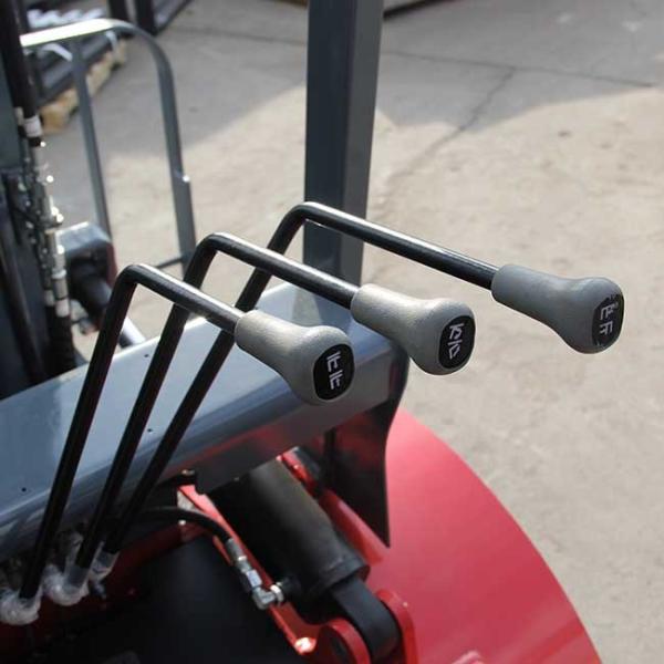 3.5 Ton 2 Wheel Drived Forklift Truck Hydraulic Transmission Rough Terrain