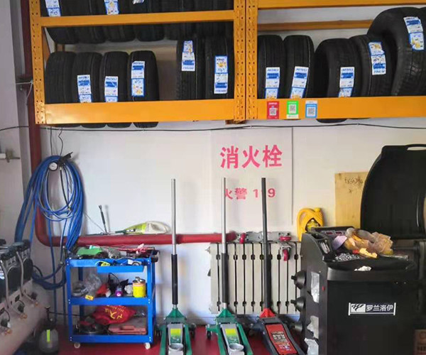 LH Custom Logo Heavy Duty Tire Rack Rack , Wall Hanging Tire Rack Thickened,Steel Display Rack For Shop