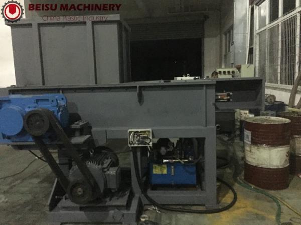 Quality Single Shaft Industrial Plastic Shredder Machine Rotary Blade V Shape Installation for sale