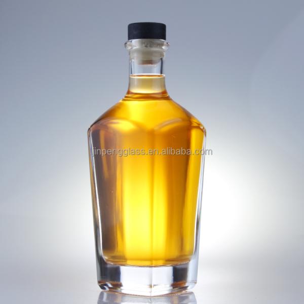 700 ml Square Gin Bottle with Cork Finish and Thick Bottom Made of Extra Flint Glass