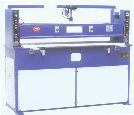 Quality Multi Layer Materials Hydraulic Press Die Cutting Machine Two Hand Operation Switch for sale