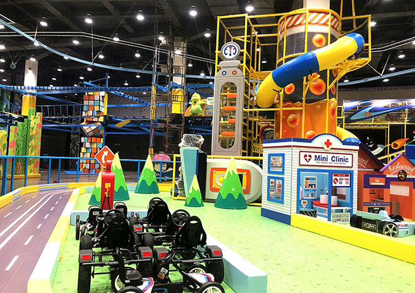 Looping Racing Track for Kids with 2 Race Cars and Lap Counter