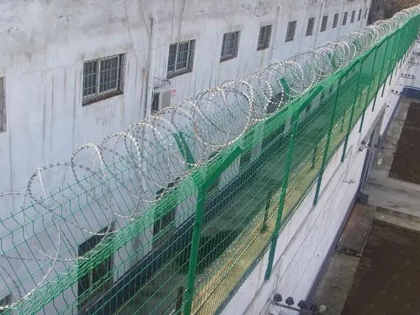 4.5mm Prision Concertina Razor Wire Fence PVC Coated Wire Mesh Fence Anti Acid