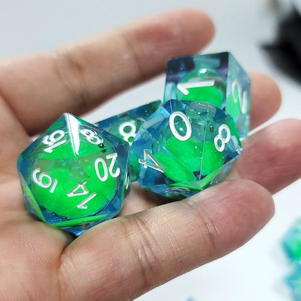 Green liquid flowing sand Resin multi -noodle tablet game dice set dnd dice