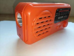 China USB Jack Portable Hand Crank Radio 0.4KG Solar Crank Charge Radio Speaker wholesale