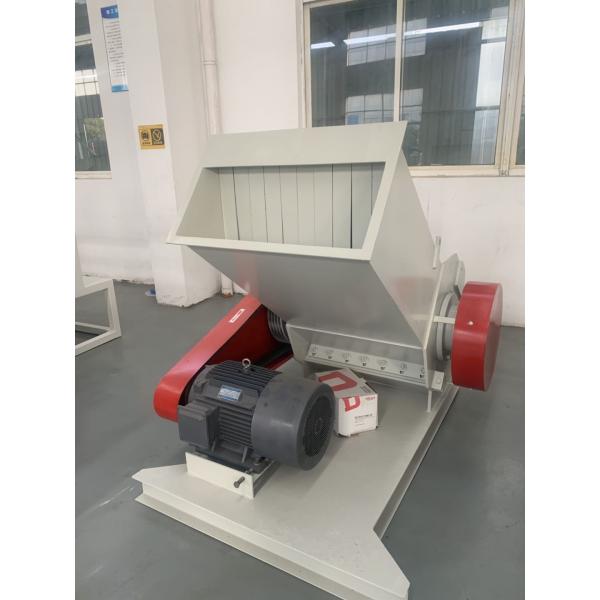 Soundproof Plastic Auxiliary Machine PP PE PET PVC Crushing Plastic Bottle Crusher