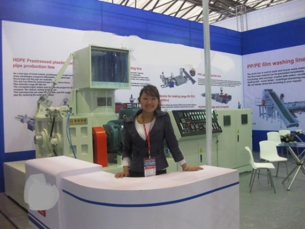 Quality Side Force Feeder Plastic Recycling Granulator Machine Recycled PE Film Pelletizing Line for sale