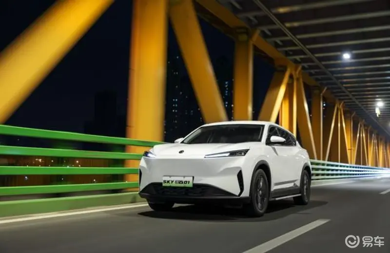 S - 01 Midium EV SUV DongFeng New Energy Electric Vehicle 4670 X 1900 X 1613MM 445KM