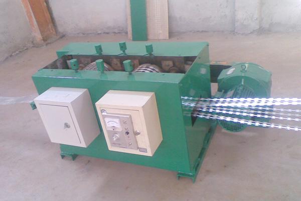 Razor barbed wire machine