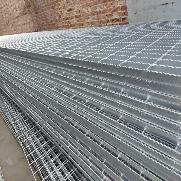 Anti Corrosion Industrial Steel Grating Anti Slip Stair Step Galvanized