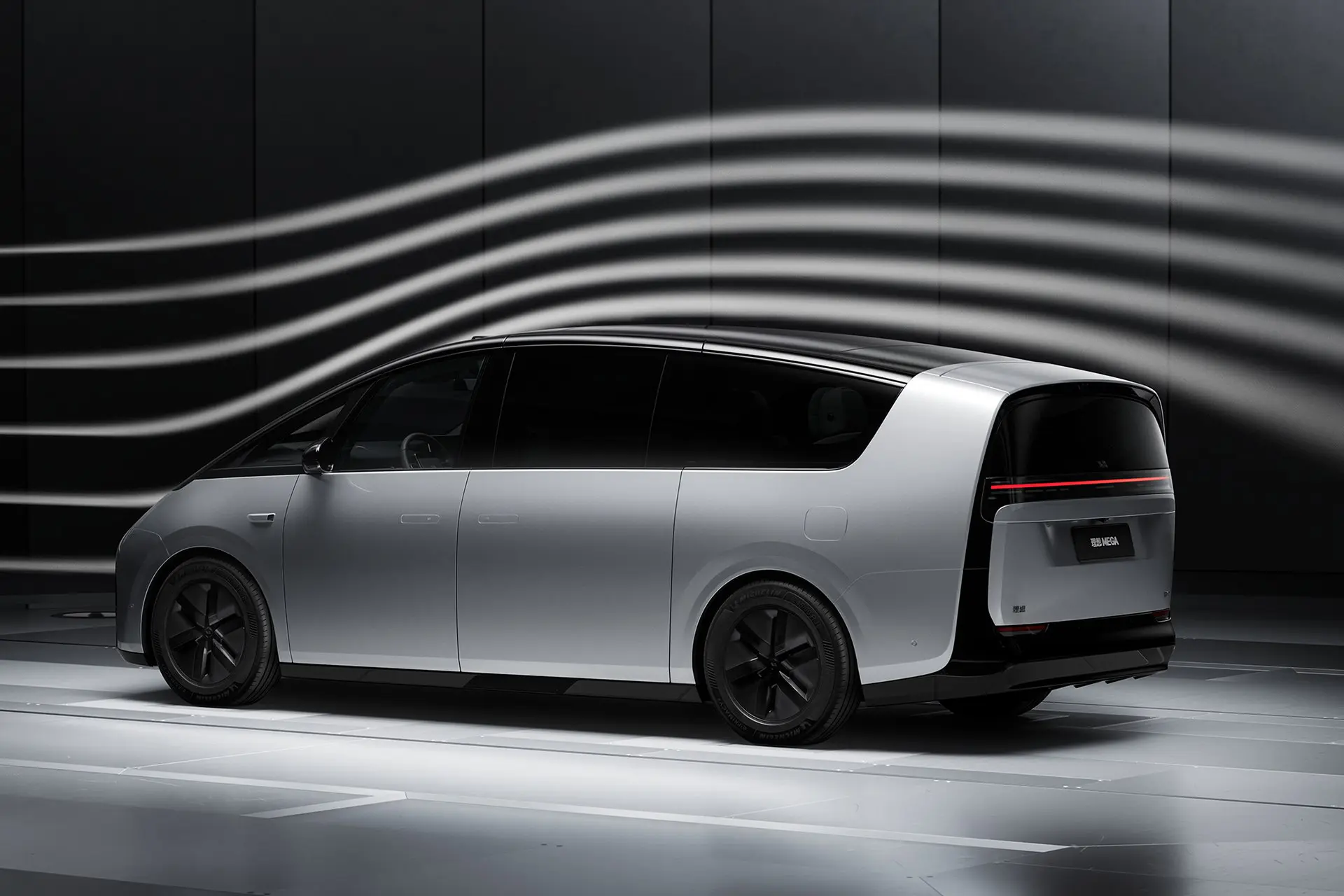 5 Door Electric 7 Seater MPV 700km Long Range MPV EV Car Lixiang Mega