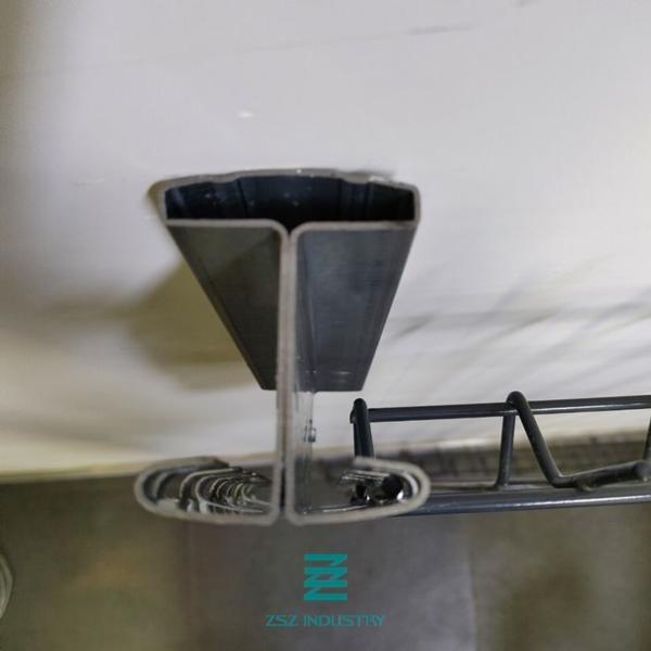 Hot Galvanized Fixture Metal Fence Posts 1.2mm Wall Thickness 65 * 50mm