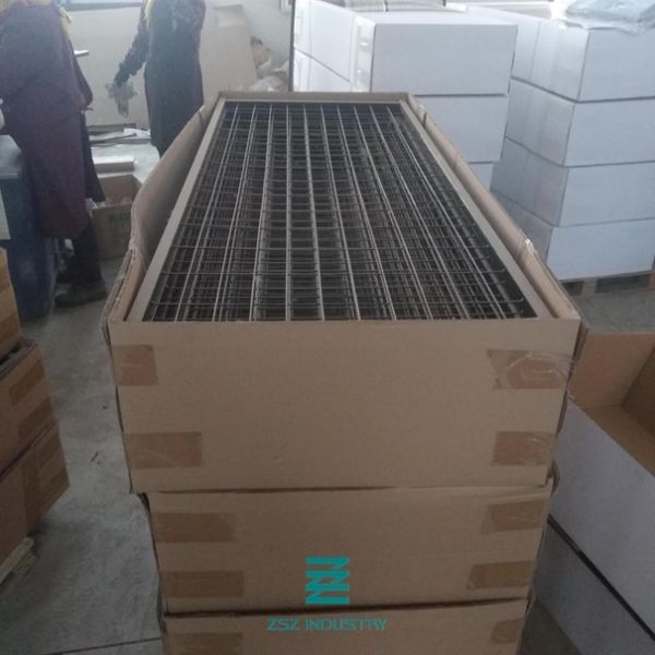 Customized Welded Wire Mesh Fence Panels Black Color Rigid Welded Type