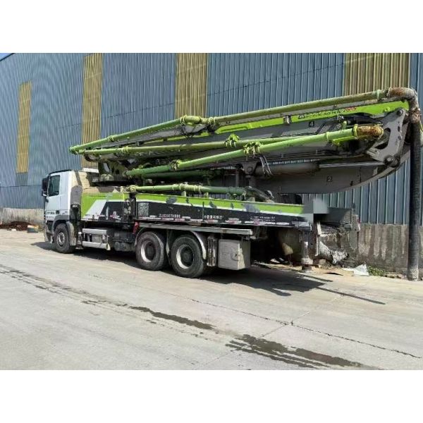 2019 Zoomlion 49-meter concrete pump truck mounted on a Mercedes-Benz chassis