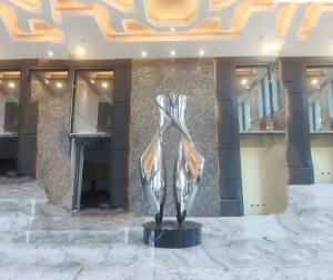 China ODM / OEM Modern Abstract Sculpture Polished For Indoor Amazing Decoration wholesale